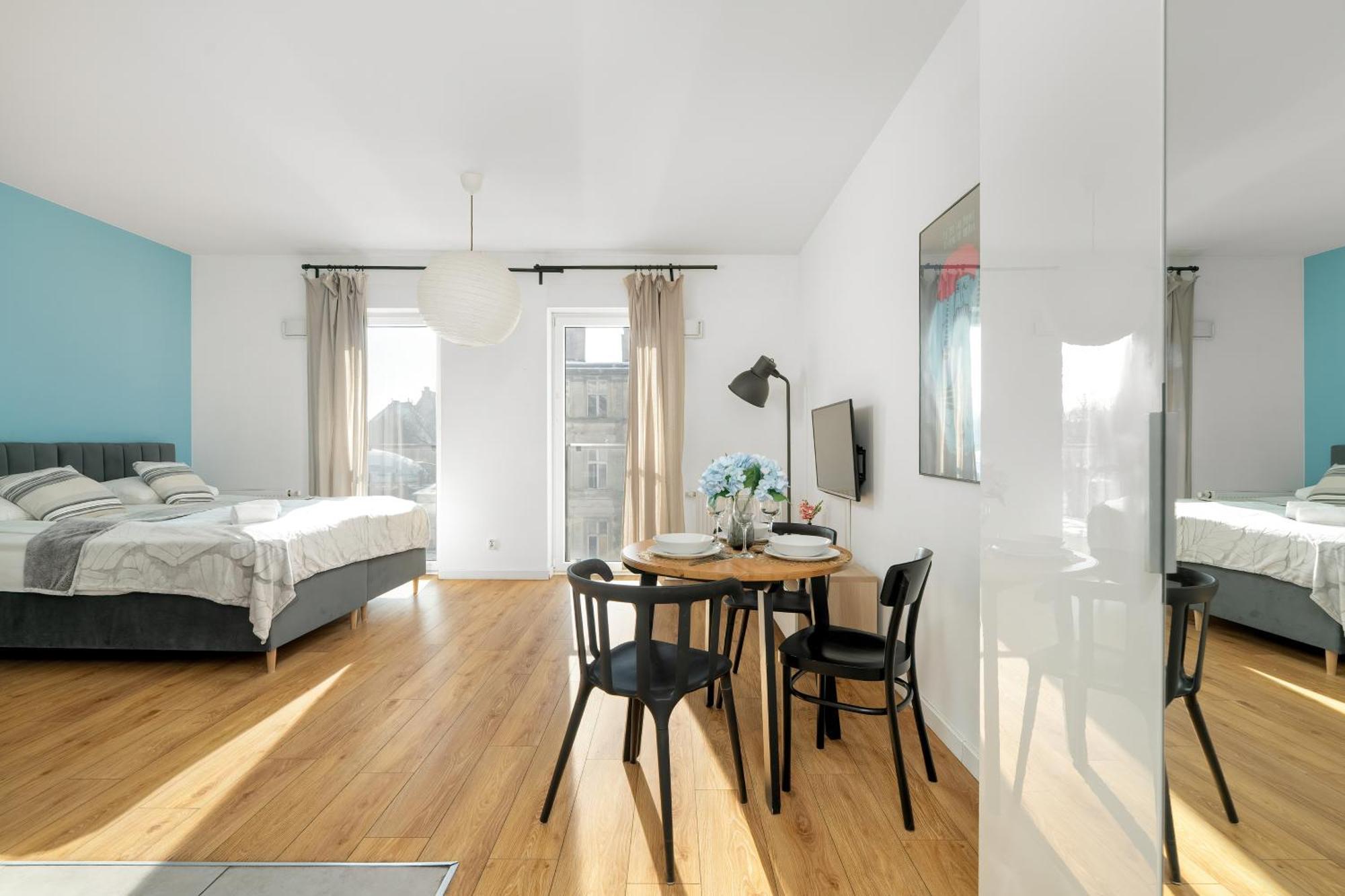 Apartment Klimatyczne I Nowoczesne Very Berry W Poznaniu By Renters *