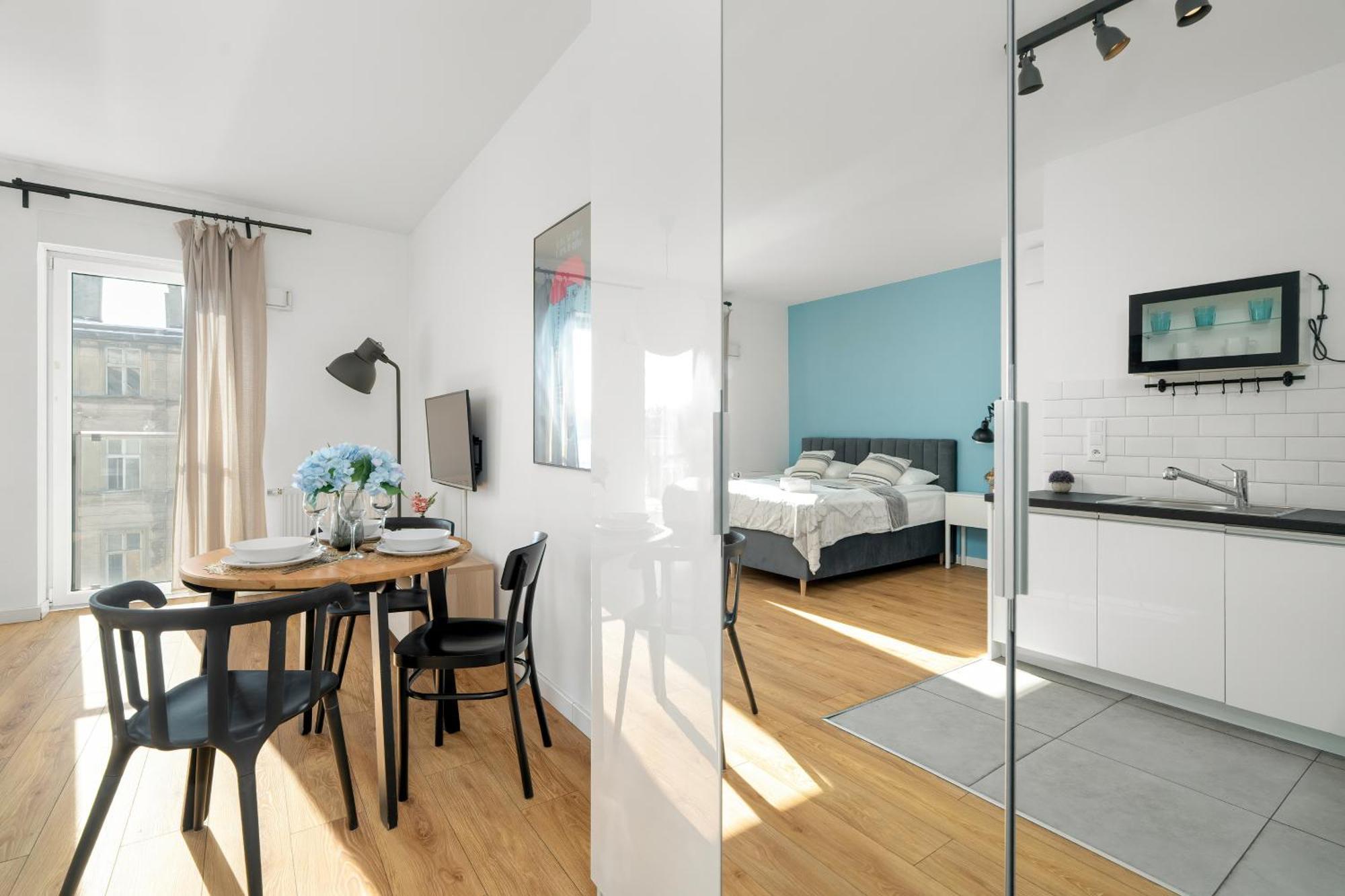Klimatyczne I Nowoczesne Very Berry W Poznaniu By Renters Apartment Poznan